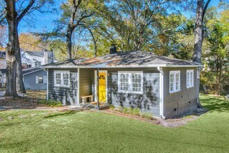 250 Lake Dr in Norcross, GA - Building Photo - Building Photo