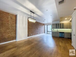 EASTERN PARKWAY / Spacious 4-Bed, 3-Bath D in Brooklyn, NY - Building Photo - Building Photo