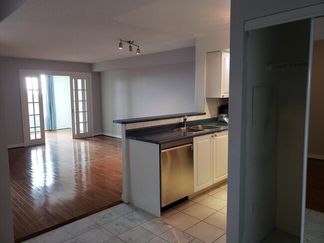 123-1123 Omni Dr in Toronto, ON - Building Photo - Building Photo