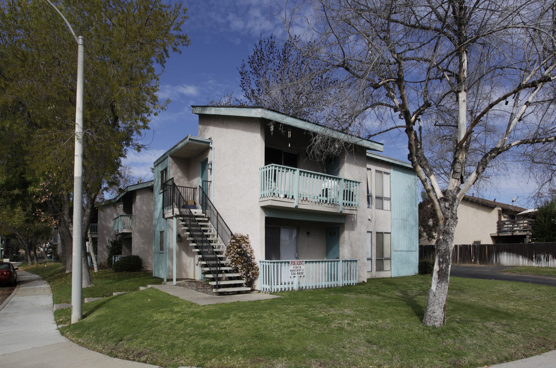 Myrtlewood Court Apartments in Escondido, CA - Building Photo