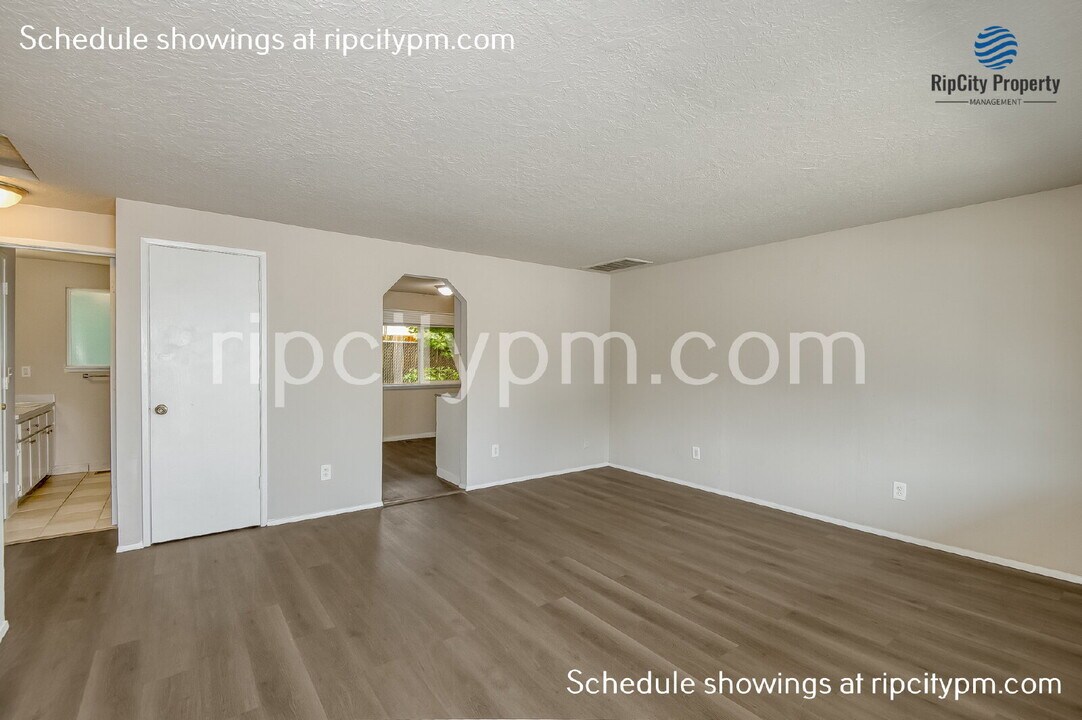 126 NE Liberty Ave in Gresham, OR - Building Photo