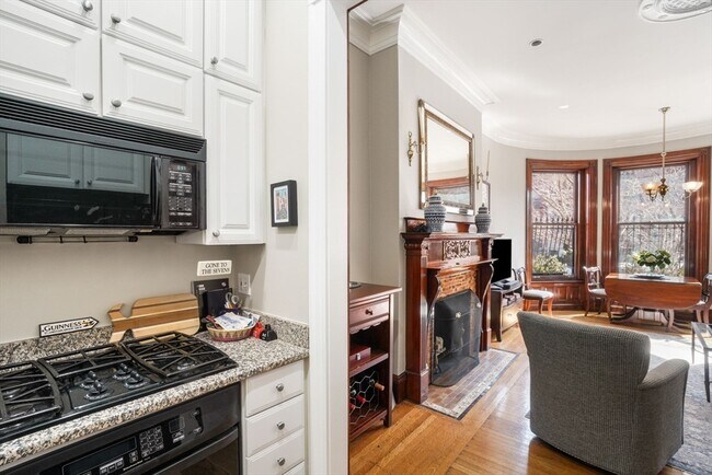 397 Marlborough St, Unit 1 in Boston, MA - Building Photo - Building Photo