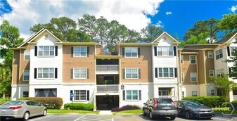 5301 Walden Park Dr in Savannah, GA - Building Photo