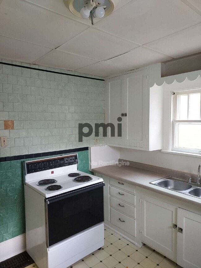 2143 E Wood St in Decatur, IL - Building Photo - Building Photo