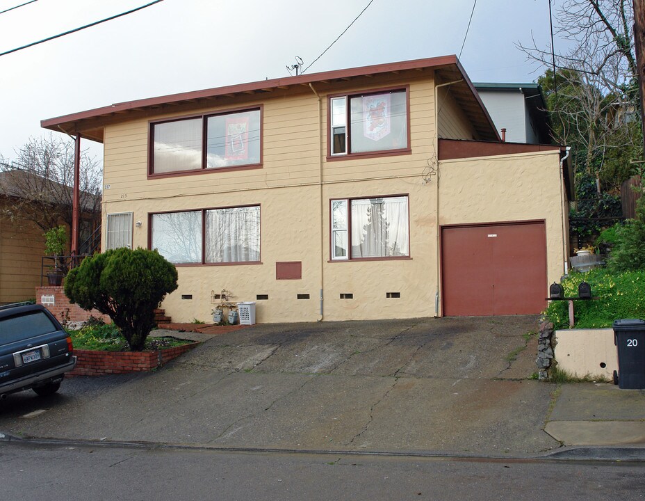 215-217 Union St in San Rafael, CA - Building Photo