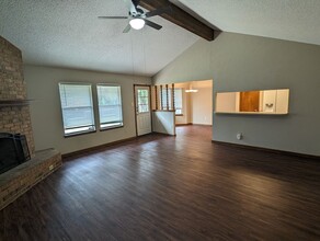 5614 Wagon Train Rd in Austin, TX - Building Photo - Building Photo