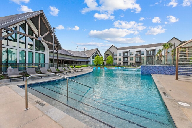 Park at Westover Hills in San Antonio, TX - Building Photo - Building Photo