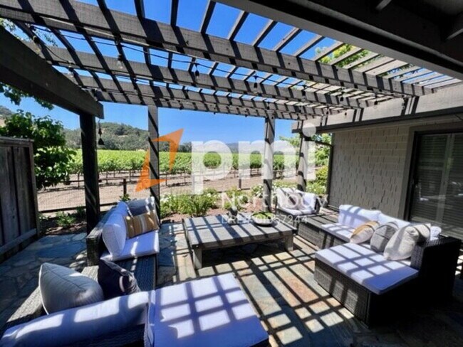 6950 Yount St in Yountville, CA - Building Photo - Building Photo