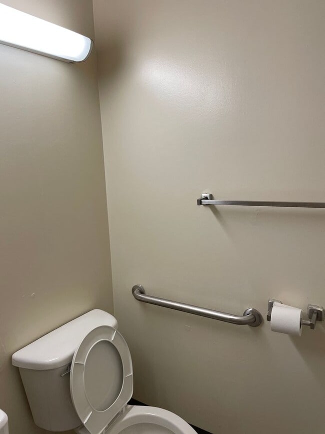 1001 Pennington Rd in Ewing Township, NJ - Building Photo - Building Photo