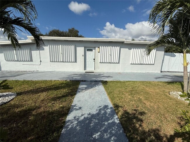 22020 SW 114th Ave in Goulds, FL - Building Photo - Building Photo