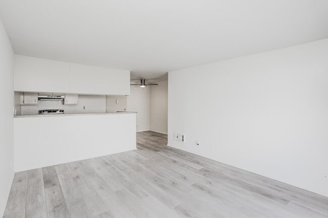 3415 Linden Ave. in Long Beach, CA - Building Photo - Interior Photo