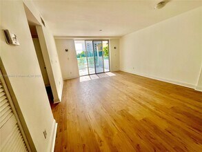 770 Claughton Island Dr in Miami, FL - Building Photo - Building Photo