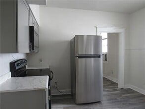 2435 George Nick Connor Dr in New Orleans, LA - Foto de edificio - Building Photo