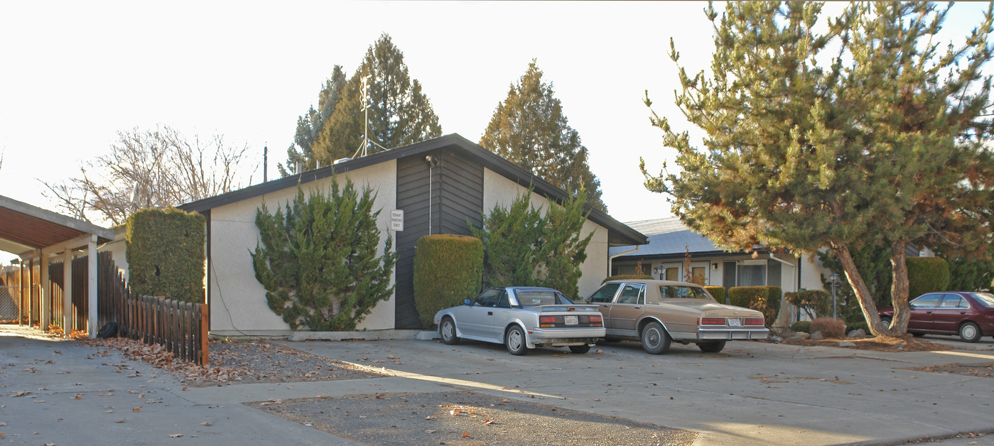 404-406 S 9th Ave in Yakima, WA - Building Photo