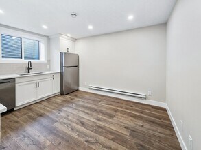 2614R-26128 Avenue SW in Calgary, AB - Building Photo - Building Photo
