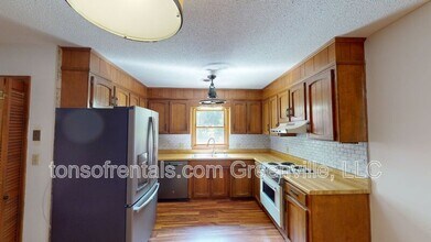 102 Meadow St in Spartanburg, SC - Building Photo - Building Photo