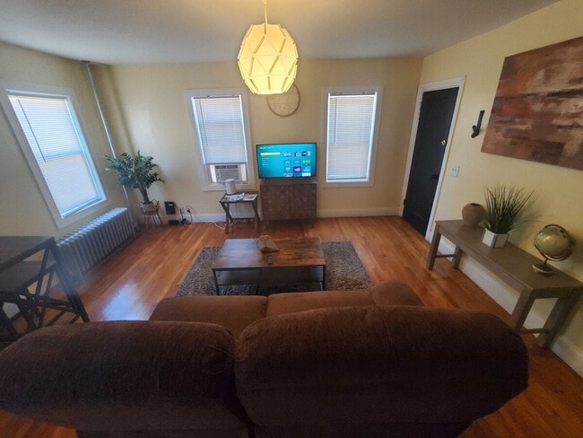 132 Wesleyan Ave in Providence, RI - Building Photo - Building Photo