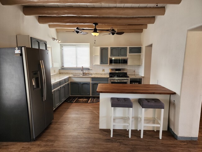 property at 460 S Bosque Loop