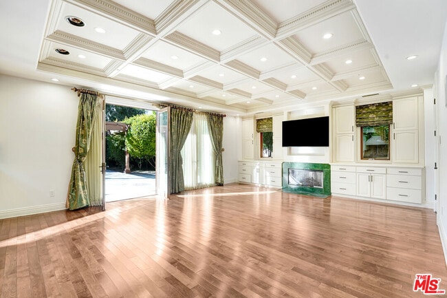 property at 219 S Willaman Dr