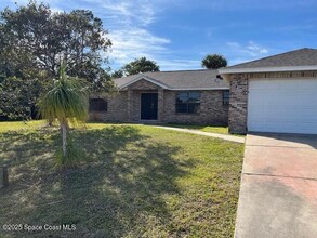 1966 Gould Ave SW in Palm Bay, FL - Foto de edificio - Building Photo