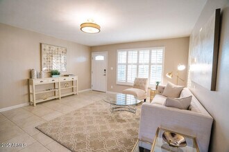6705 E 1st Ave in Scottsdale, AZ - Foto de edificio - Building Photo