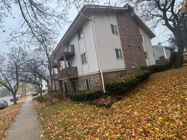 4051 S Packard Ave in St. Francis, WI - Building Photo - Building Photo