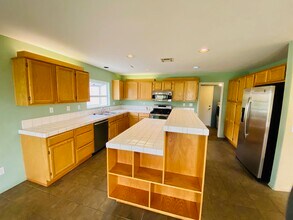 5539 Avenida Entrada in Palmdale, CA - Foto de edificio - Building Photo