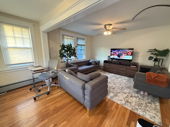 100 Walnut St, Unit 2