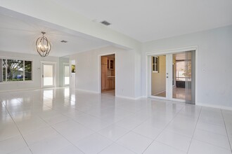 2475 NE 214th St in Miami, FL - Building Photo - Building Photo