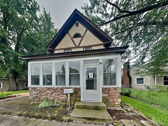 2526 13th Ave E