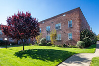 Hawthorne Gardens in Freeport, NY - Foto de edificio - Building Photo