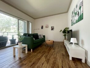 10777 Richmond Ave.-Unit -313 in Houston, TX - Foto de edificio - Building Photo