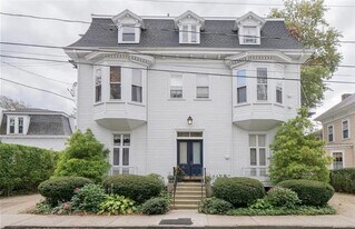 67 Perry St in Newport, RI - Building Photo