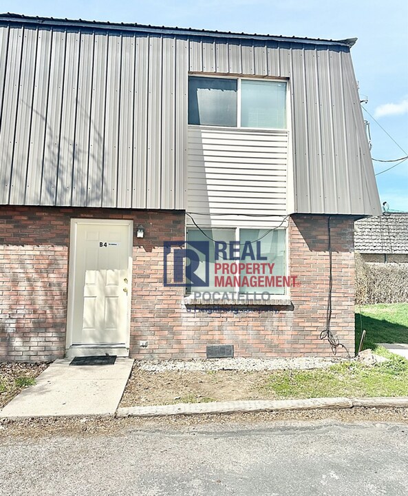 230 W Chubbuck Rd in Pocatello, ID - Building Photo