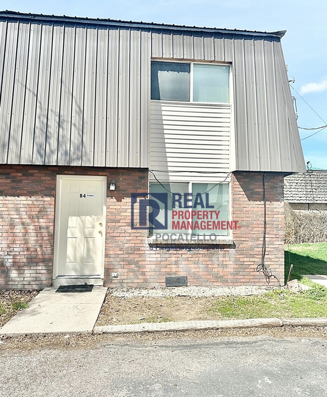 property at 230 W Chubbuck Rd