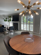 8960 Cynthia St, Unit CL7 in West Hollywood, CA - Foto de edificio - Building Photo