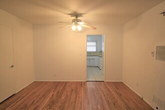 11645 Moorpark St in Los Angeles, CA - Building Photo - Building Photo