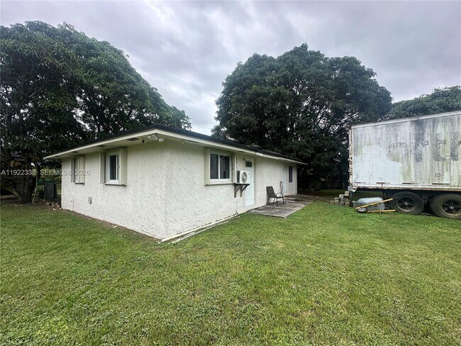 20250 SW 182nd Ave in Miami, FL - Building Photo - Building Photo