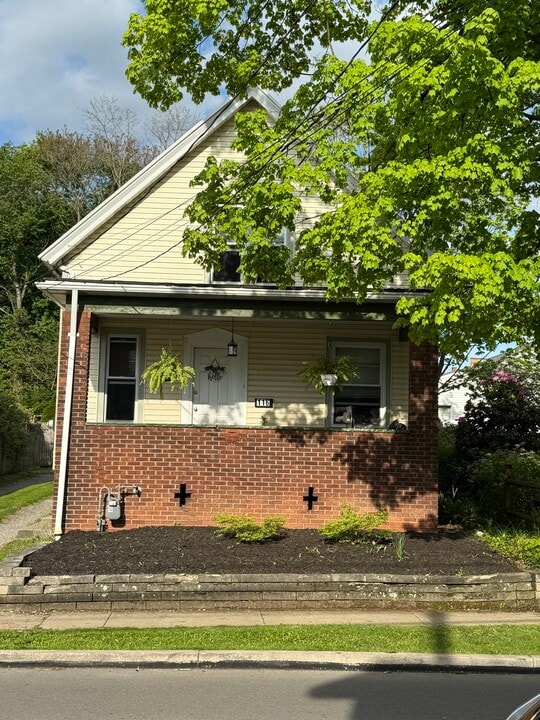 116 N Clay St in Zelienople, PA - Foto de edificio