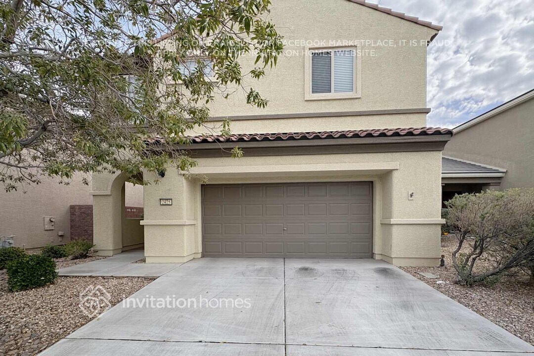 2425 Rue Royale St in Henderson, NV - Building Photo