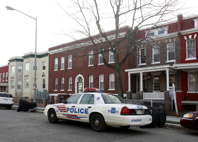 734 Park Rd NW in Washington, DC - Foto de edificio - Building Photo