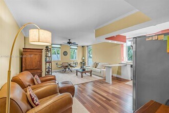 1532 Drexel Ave, Unit 303 in Miami Beach, FL - Building Photo - Building Photo