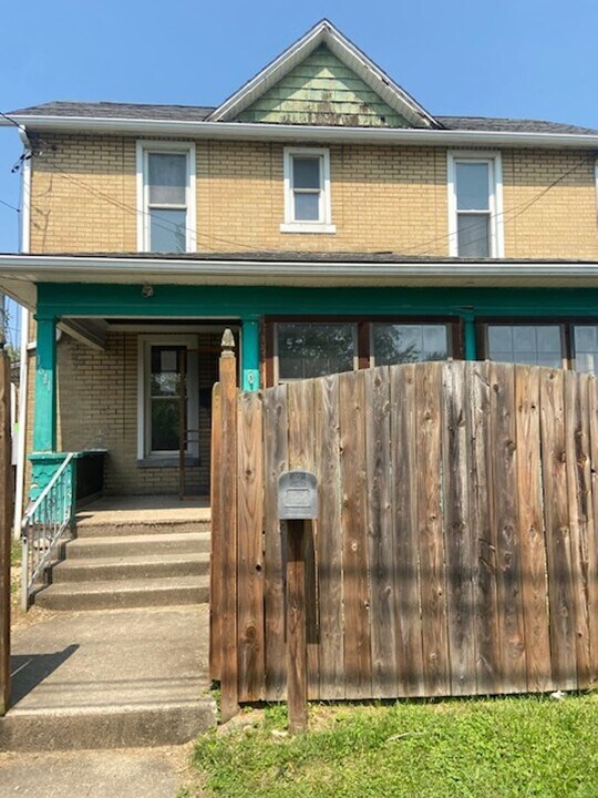 1611 Dewey St in Parkersburg, WV - Building Photo