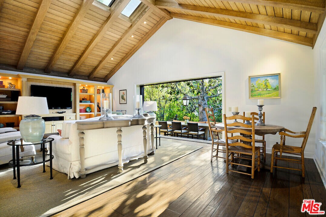 130 S Layton Dr in Los Angeles, CA - Building Photo
