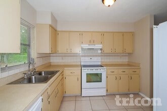 6504 Georgia Ave in Bradenton, FL - Foto de edificio - Building Photo