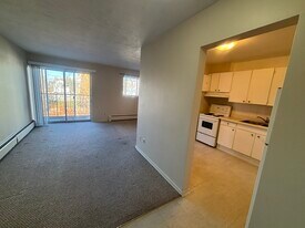 10 Esson St in Kitchener, ON - Building Photo