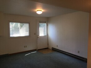 140 NW Robert St, Unit B-Lower in Pullman, WA - Foto de edificio - Building Photo