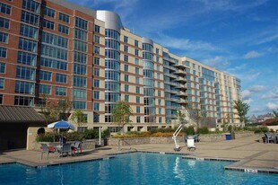 8100 River Rd in North Bergen, NJ - Building Photo