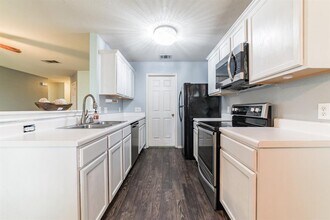 3005 Tyler Ln in Taylor, TX - Building Photo - Building Photo