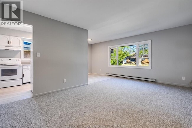 25 Hillview Crescent in Kingsville, ON - Building Photo - Building Photo